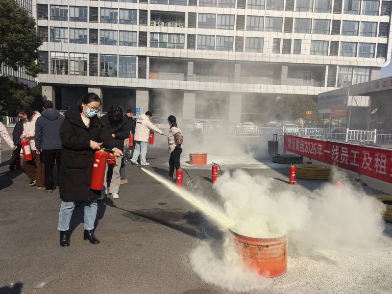 物產(chǎn)公司組織租賃戶及一線員工開展消防實(shí)操演練